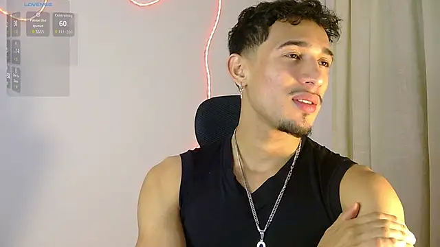 Snapshot of rafael_stone11 chatting on 02/14/26, 02:19 rafael stone11 online show from 02/14/26, 02:19