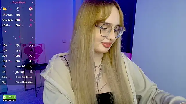 Snapshot of AdeLuna chatting on 04/24/26, 09:06 AdeLuna online show from 04/24/26, 09:06
