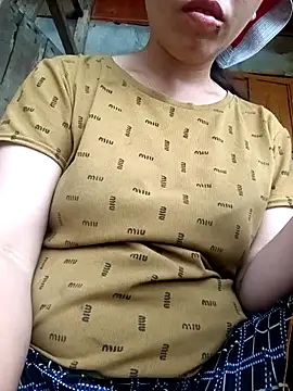 hot-luna- online show from 06/17/26, 12:57