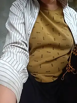 hot-luna- online show from 06/26/26, 12:37
