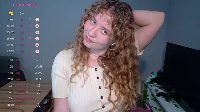 Snapshot of Milounee chatting on 06/06/26, 08:30 Milounee online show from 06/06/26, 08:30