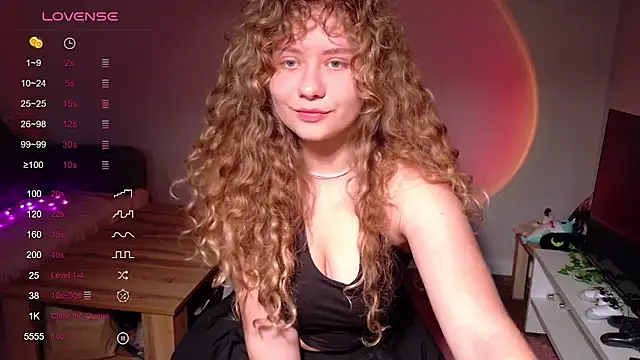 Snapshot of Milounee chatting on 06/19/26, 04:22 Milounee online show from 06/19/26, 04:22