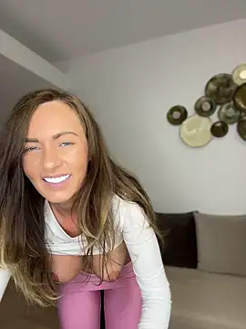 DivineAmely online show from 05/09/26, 01:49