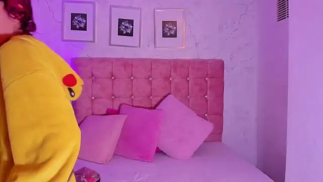 MiaaBlake  online show from 05/01/26, 06:23