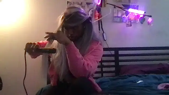 Snapshot of frenchiego chatting on 02/23/26, 05:10 frenchiego online show from 02/23/26, 05:10