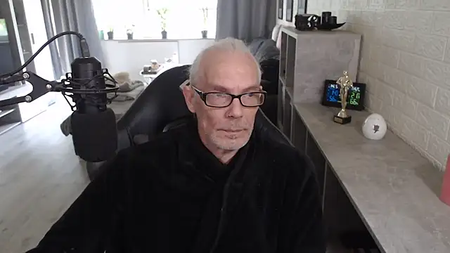 Snapshot of KoelnKoeln chatting on 05/14/26, 02:57 KoelnKoeln online show from 05/14/26, 02:57