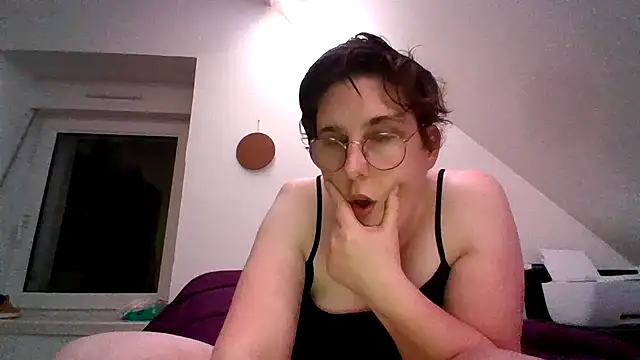 Snapshot of OIseauNoir88 chatting on 02/02/26, 08:18 OIseauNoir88 online show from 02/02/26, 08:18