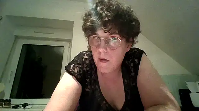 Snapshot of OIseauNoir88 chatting on 02/09/26, 08:57 OIseauNoir88 online show from 02/09/26, 08:57