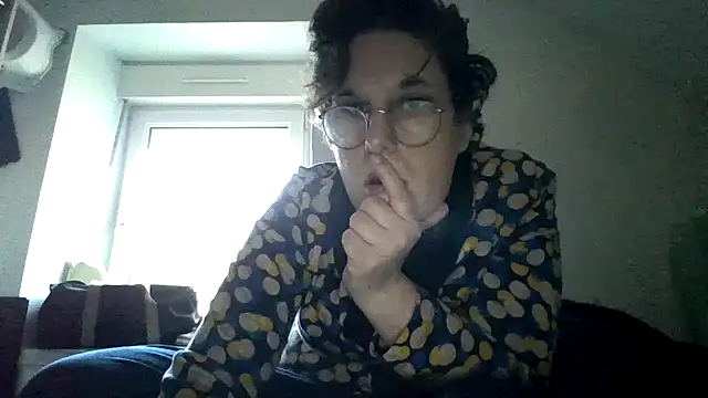 Snapshot of OIseauNoir88 chatting on 02/12/26, 04:13 OIseauNoir88 online show from 02/12/26, 04:13