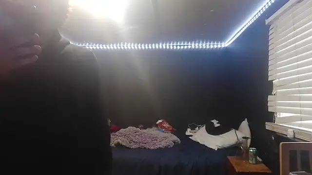 Snapshot of spooky425hd chatting on 05/27/26, 03:53 spooky425hd online show from 05/27/26, 03:53