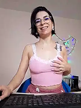 Snapshot of emacandy chatting on 04/01/26, 05:41 emacandy online show from 04/01/26, 05:41