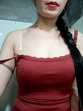 Snapshot of Vyvvyy69 chatting on 07/04/26, 10:21 Vyvvyy69 online show from 07/04/26, 10:21
