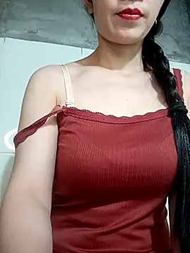 Snapshot of Vyvvyy69 chatting on 07/04/26, 10:27 Vyvvyy69 online show from 07/04/26, 10:27