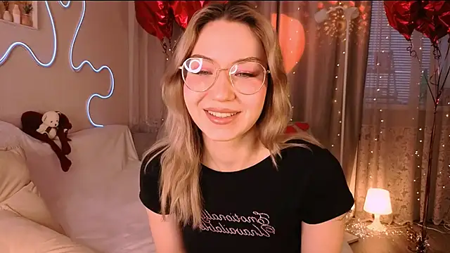 Snapshot of lusciousslily chatting on 02/27/26, 01:38 lusciousslily online show from 02/27/26, 01:38