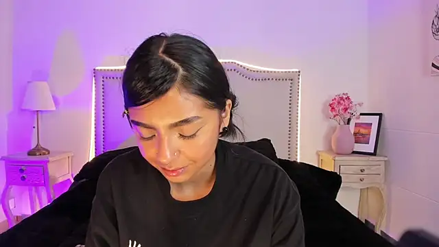 Snapshot of nia-malkova chatting on 03/27/26, 11:43 nia-malkova online show from 03/27/26, 11:43