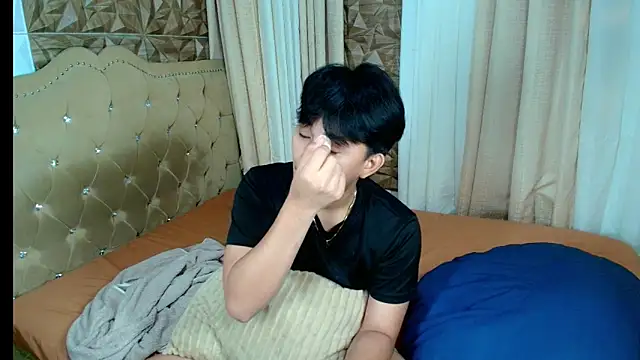 Snapshot of xlovercutietwink chatting on 02/10/26, 04:33 xlovercutietwink online show from 02/10/26, 04:33