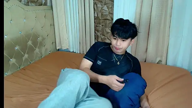 Snapshot of xlovercutietwink chatting on 02/11/26, 04:56 xlovercutietwink online show from 02/11/26, 04:56