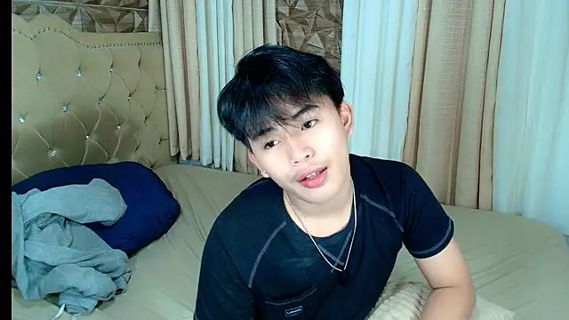 Snapshot of xlovercutietwink chatting on 02/14/26, 05:53 xlovercutietwink online show from 02/14/26, 05:53