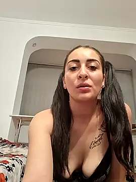 Snapshot of ElleanorPink chatting on 02/12/26, 02:28 ElleanorPink online show from 02/12/26, 02:28