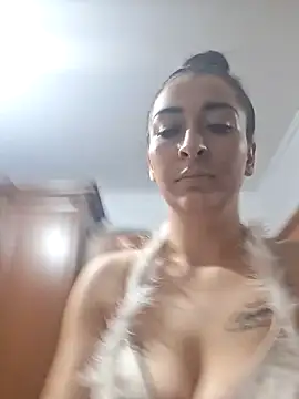 Snapshot of ElleanorPink chatting on 03/01/26, 04:03 ElleanorPink online show from 03/01/26, 04:03