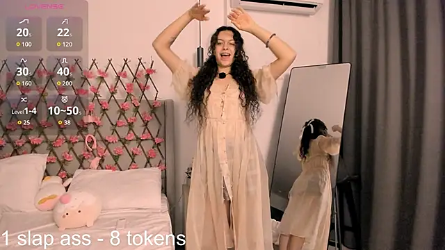 Snapshot of Luna_Starlight chatting on 03/10/26, 10:26 Luna Starlight online show from 03/10/26, 10:26