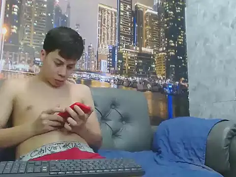 Snapshot of santiago_xxxcol chatting on 04/22/26, 11:39 santiago xxxcol online show from 04/22/26, 11:39
