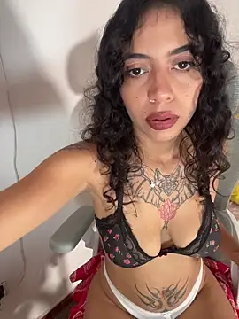 Snapshot of Antonia-bloom chatting on 02/06/26, 09:29 Antonia-bloom online show from 02/06/26, 09:29