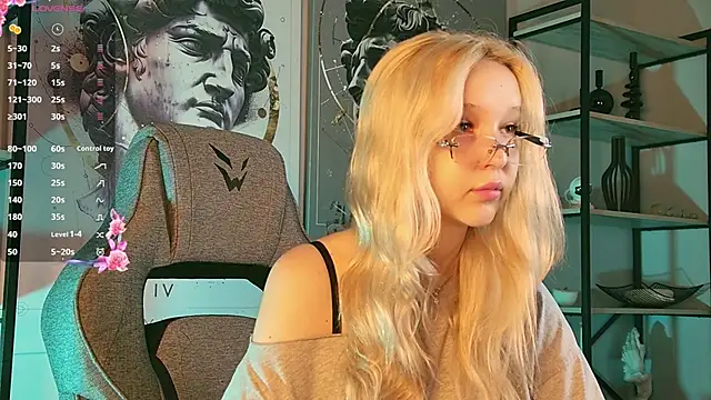 MaoqiBeverly online show from 06/15/26, 10:39