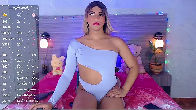 Snapshot of Sophia_Valentina chatting on 07/07/26, 06:47 Sophia Valentina online show from 07/07/26, 06:47