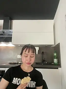 Just-Lilly online show from 05/03/26, 04:35