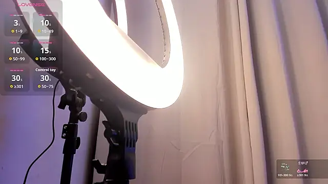 Snapshot of Lucia_velez chatting on 02/18/26, 02:18 Lucia velez online show from 02/18/26, 02:18