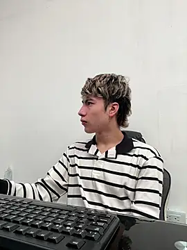 AlexanderCollman2 online show from 04/28/26, 01:05