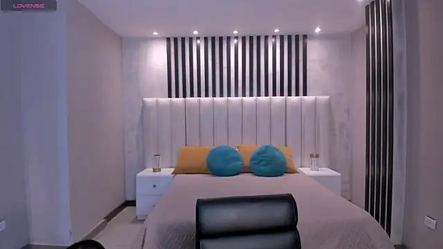 Snapshot of OrianaFontaine chatting on 03/11/26, 08:04 OrianaFontaine online show from 03/11/26, 08:04