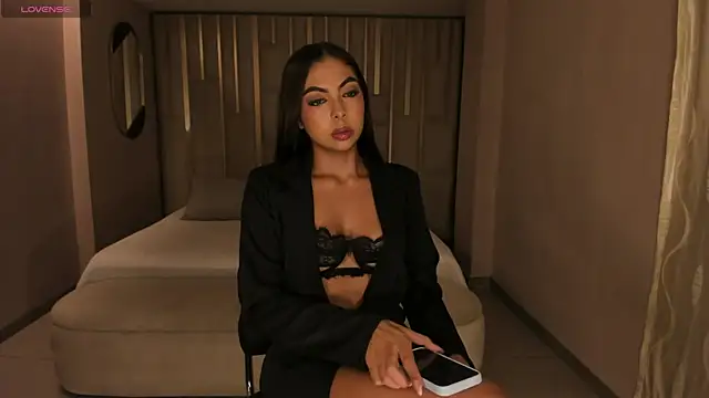 Snapshot of OrianaFontaine chatting on 03/16/26, 07:51 OrianaFontaine online show from 03/16/26, 07:51