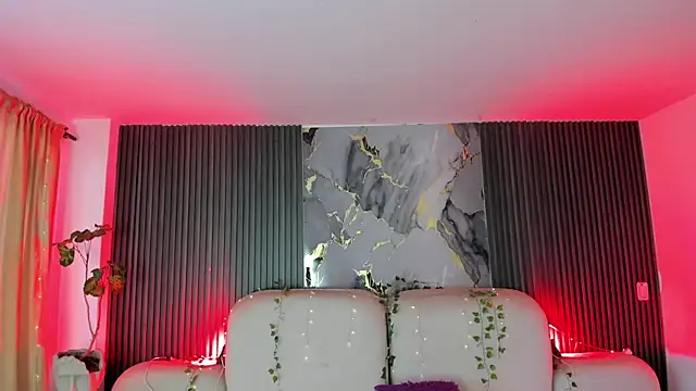 Snapshot of CarolineFyre chatting on 06/25/26, 12:53 CarolineFyre online show from 06/25/26, 12:53