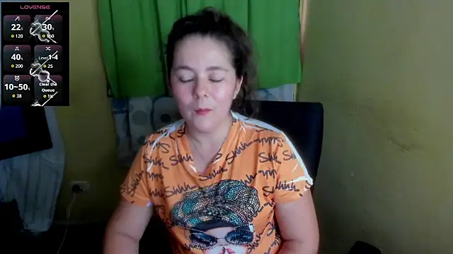 LuciaMiilf online show from 06/25/26, 09:41