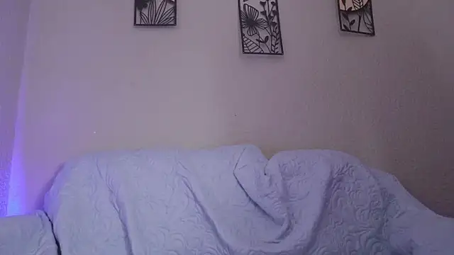 loveegirll1 online show from 06/18/26, 04:13
