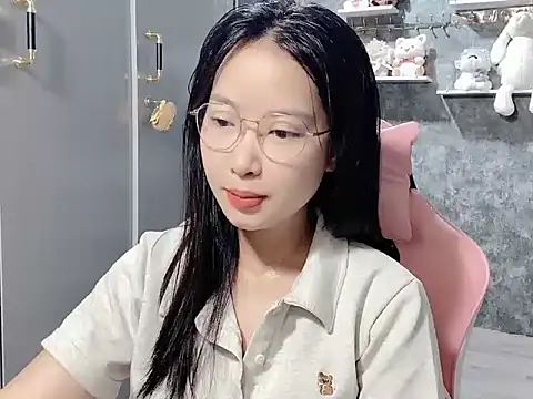 Linne6789 online show from 04/18/26, 04:38