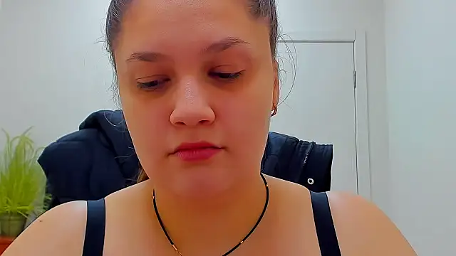 Snapshot of Maddinia chatting on 02/13/26, 08:43 Maddinia online show from 02/13/26, 08:43