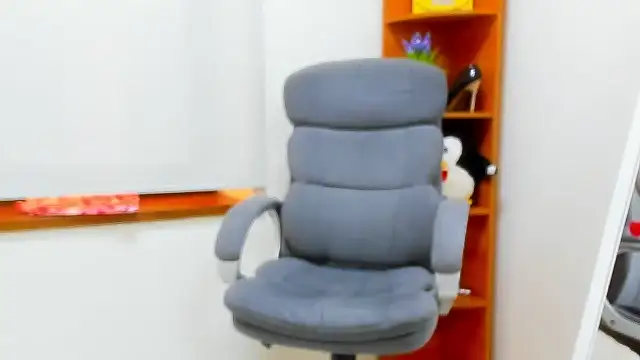 Snapshot of Maddinia chatting on 02/21/26, 08:26 Maddinia online show from 02/21/26, 08:26