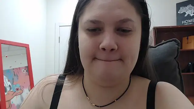 Snapshot of Maddinia chatting on 03/05/26, 08:21 Maddinia online show from 03/05/26, 08:21