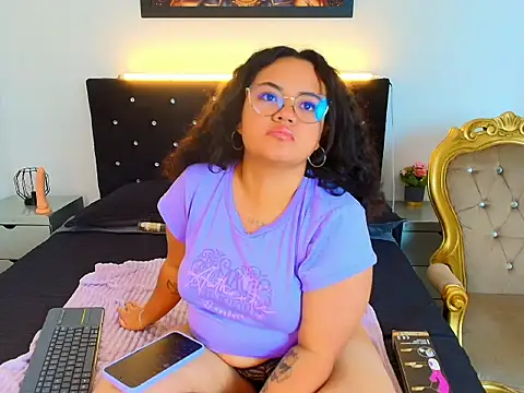 Snapshot of YumiViolet chatting on 03/19/26, 03:43 YumiViolet online show from 03/19/26, 03:43