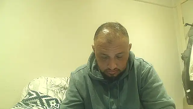 Snapshot of Und3rcntrol chatting on 03/27/26, 04:07 Und3rcntrol online show from 03/27/26, 04:07