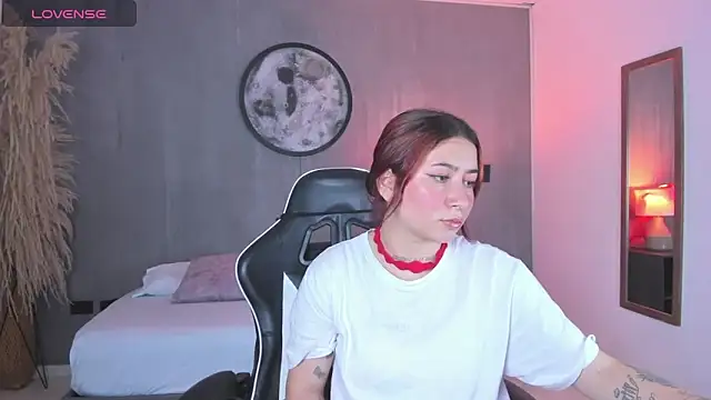 Snapshot of charlottee27_ chatting on 02/15/26, 02:08 charlottee27 online show from 02/15/26, 02:08