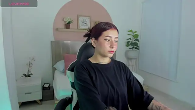 Snapshot of charlottee27_ chatting on 02/27/26, 07:25 charlottee27 online show from 02/27/26, 07:25