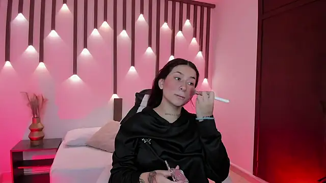 charlottee27  online show from 04/23/26, 02:02