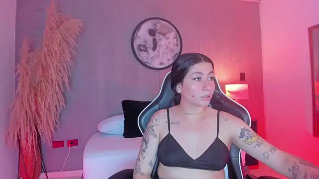 charlottee27  online show from 05/23/26, 02:28