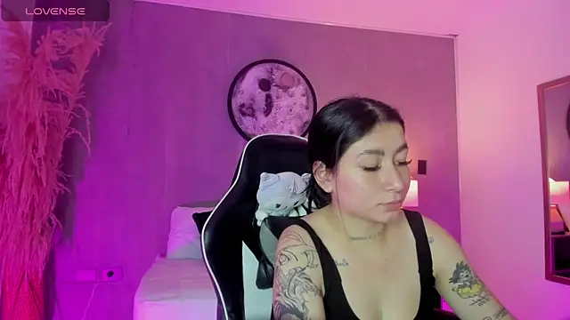charlottee27  online show from 05/27/26, 01:57