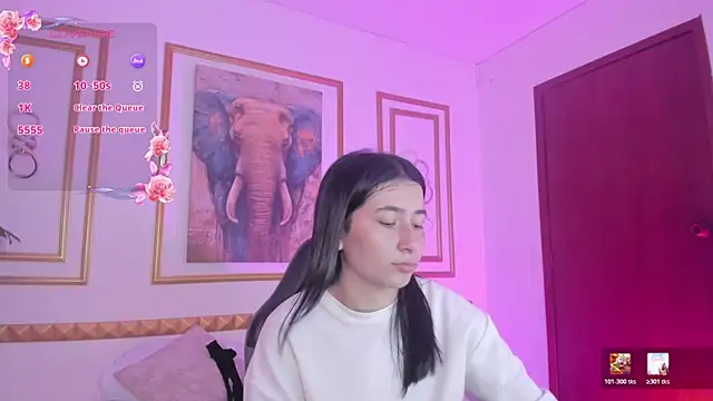 Snapshot of charlottee27_ chatting on 07/10/26, 02:16 charlottee27 online show from 07/10/26, 02:16