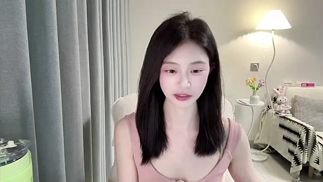 Snapshot of DYyyyyy-- chatting on 04/14/26, 10:32 DYyyyyy-- online show from 04/14/26, 10:32